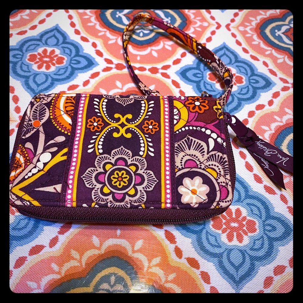 🎉 Vera Bradley wristlet 🎉